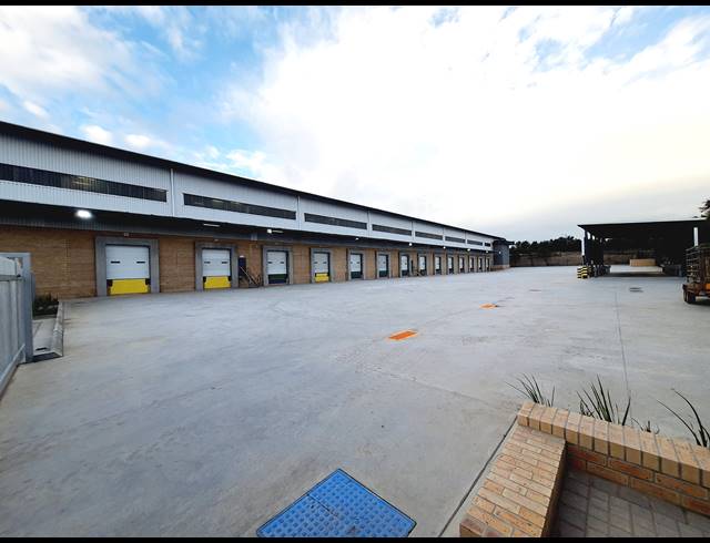 7,821M² WAREHOUSE TO LET IN KOSMOSDAL